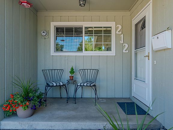 4th image of 212 Windsor Way