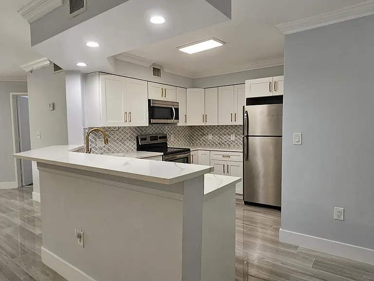 400 Scotia Dr #203 — Photo 31