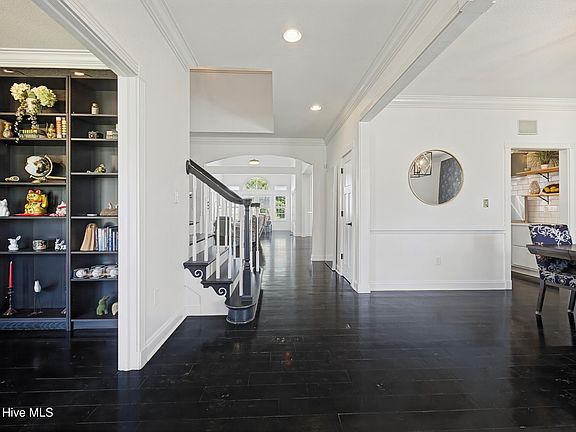 3rd image of 117 Pelican Pointe Drive