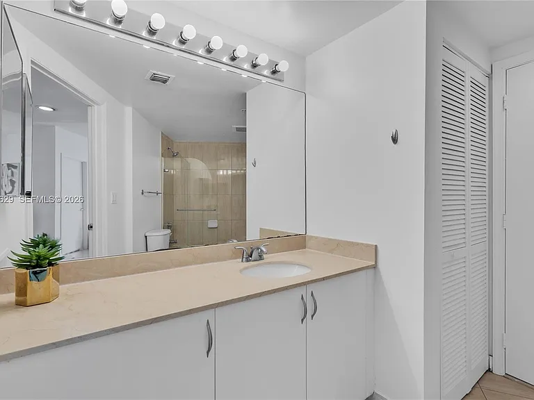 1750 N Bayshore Dr #1602 — Photo 11