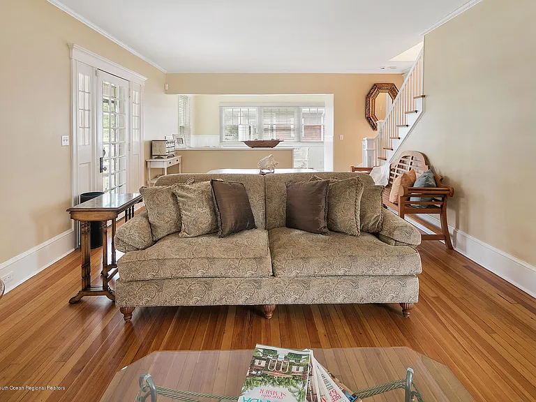 408 Tuttle Ave — Photo 6