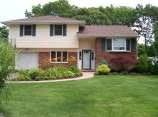 165 Sherry St, East Islip, NY 11730