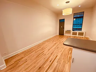 Rented by Metropolis Real Estate of Manhattan