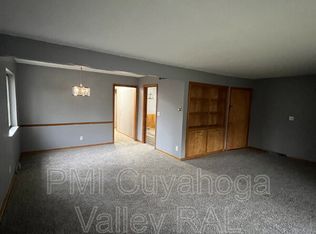 1879 Cromwell Dr, Akron, OH 44313