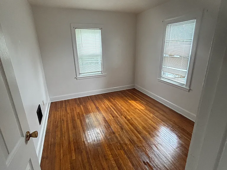 1712 Brussels St — Photo 11