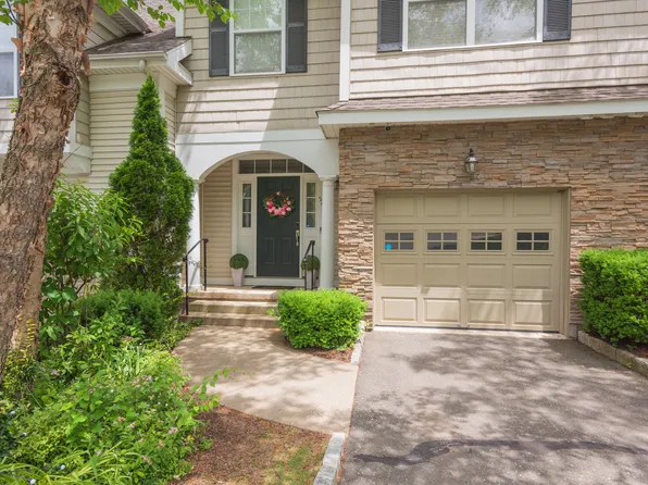 52 Woodcrest Lane #52, Danbury, CT 06810