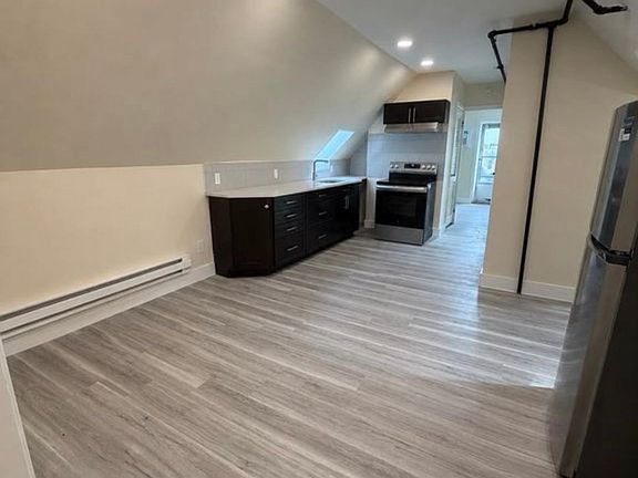 3rd image of 817 15th St APT 3