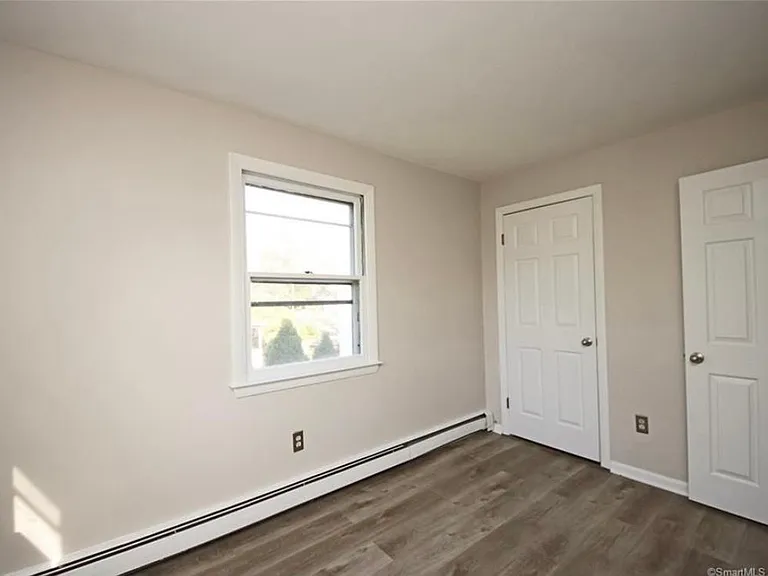 2030 Kings Hwy — Photo 18