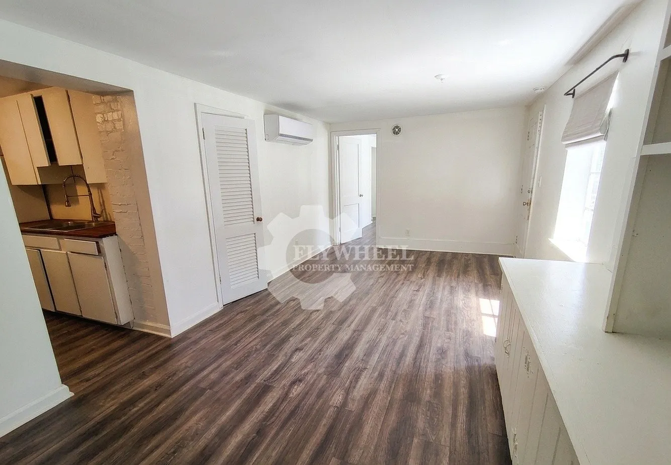 910 South Crest Road - B — Photo 1