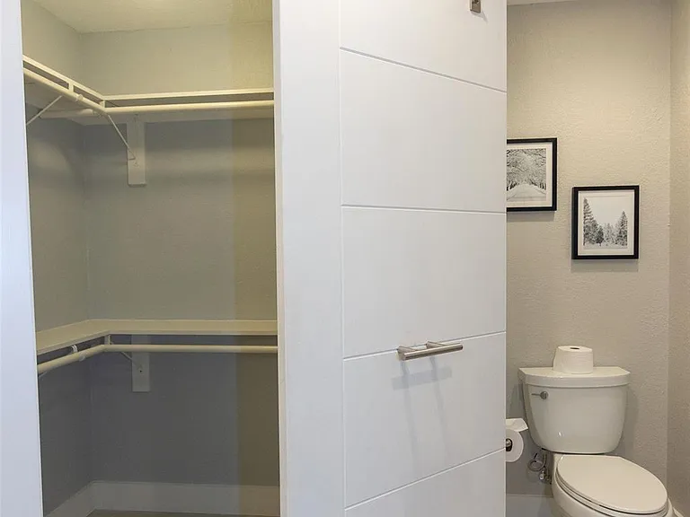 2410 Enfield Rd #10 — Photo 39