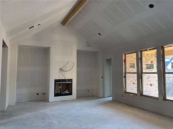 4th image of 2708 Wardford Way
