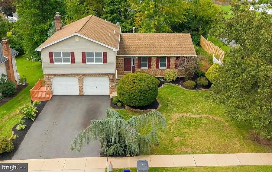 1st image of 206 Lincoln Dr