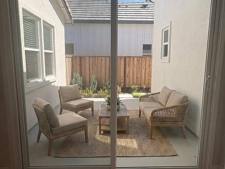 1870 Foster Ln — Photo 12