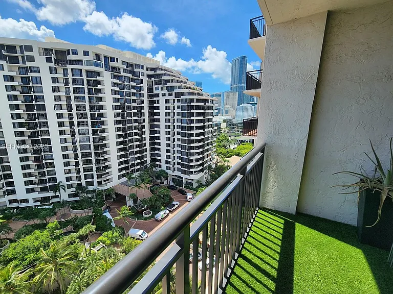 540 Brickell Key Dr #L03 — Photo 18