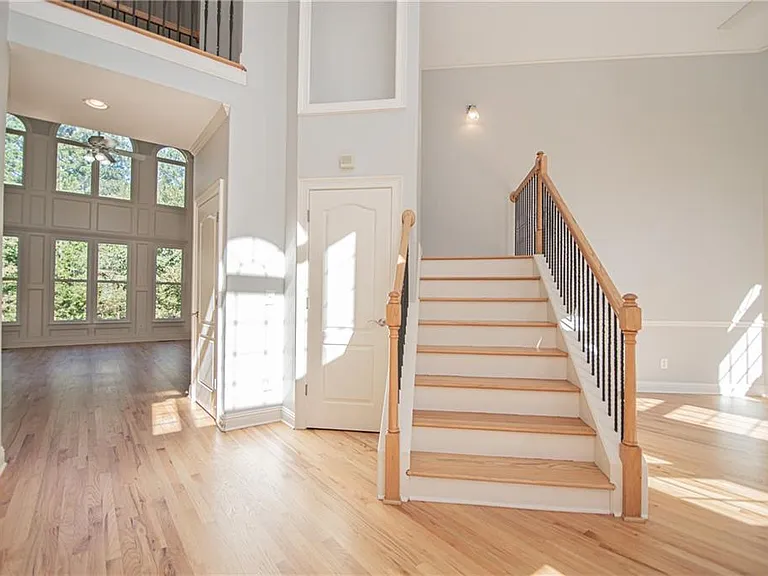 4012 Erin Dr — Photo 4