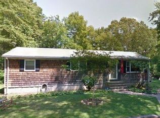 81 Hall Ln, Cranston, RI 02823
