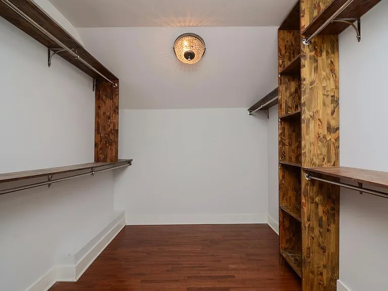 1542 Douglas Ave — Photo 18