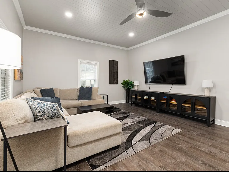 1716 Chapel Hill Rd — Photo 11
