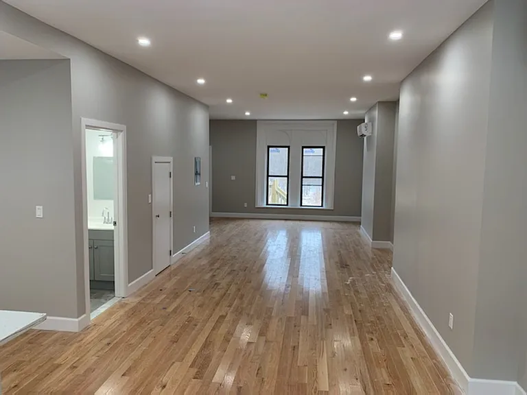 102 Colonie St — Photo 5