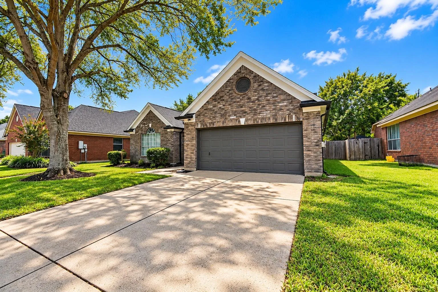 3 bed, 2.0 bath, 1705 sqft, $2,350 — Photo 1