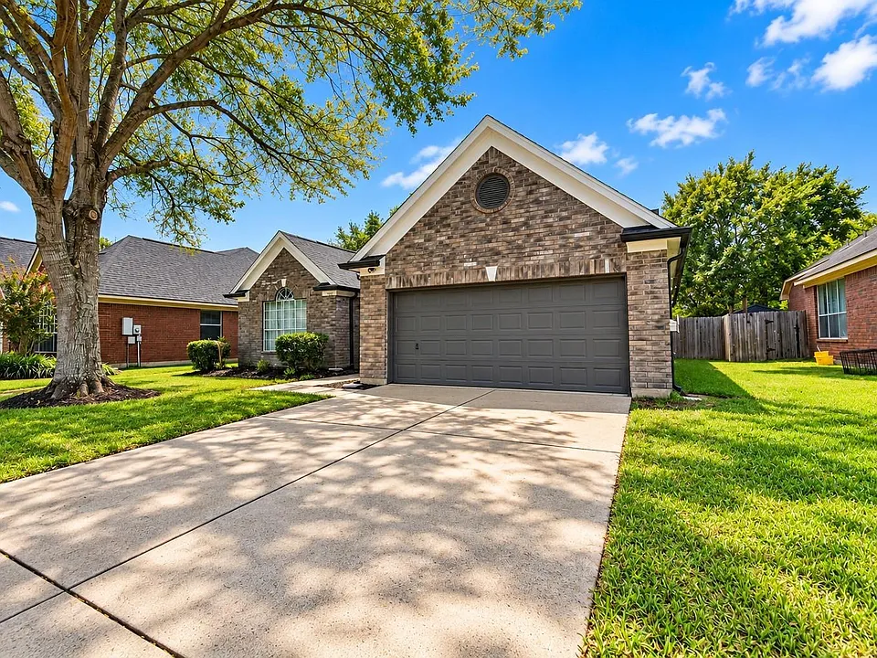 2922 Veva Dr