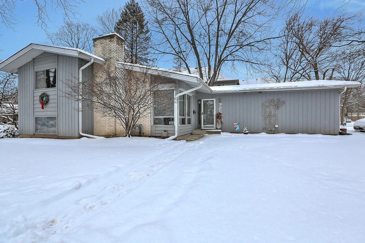 725 E Hillside Rd photo 1