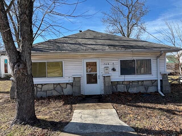 1st image of 208 E 4th Street