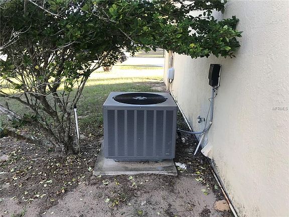 5th image of 2842 Picadilly Cir