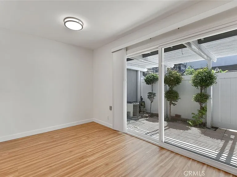 1460 Forest Glen Dr #4 — Photo 8