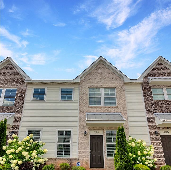 2nd image of 3855 Academy Dr