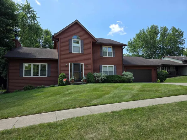 2211 Wheatland Ter, Freeport, IL 61032