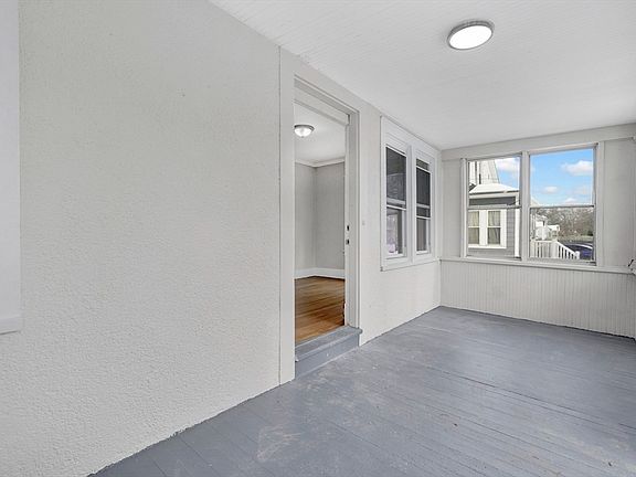 4th image of 27 Parallel St