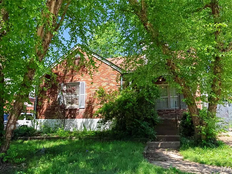 1067 Melvin Ave — Photo 1