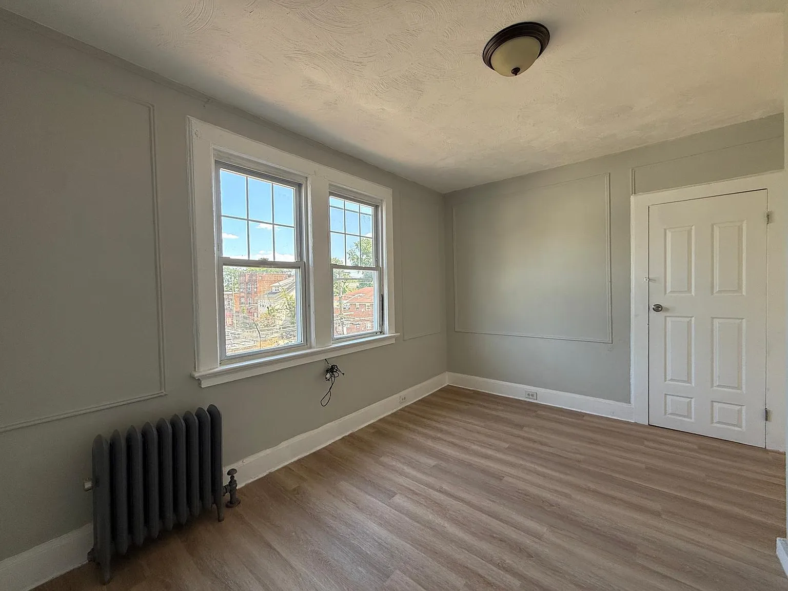 3 bed, $2,000 — Photo 2