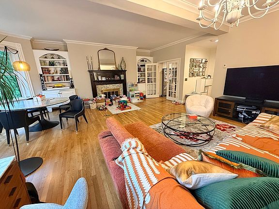 2nd image of 1083 Beacon St APT 3