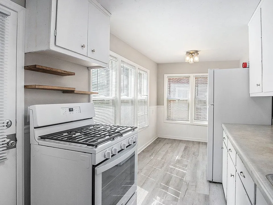 219 S 38th Ave