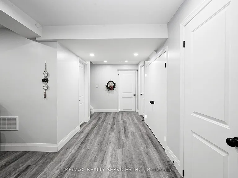 8 Yeoman Dr #BASEMENT — Photo 5