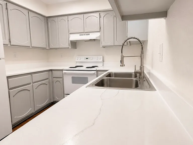407 N Plant Ave — Photo 9