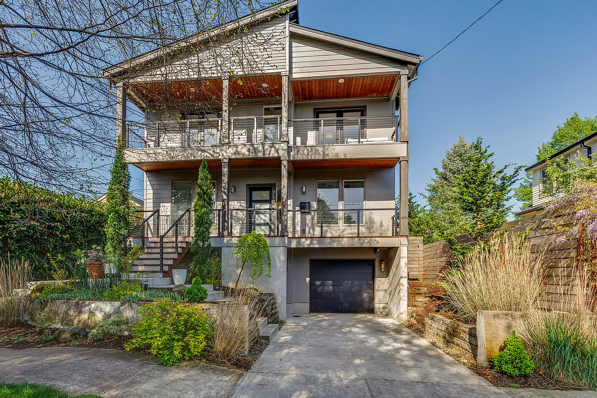 Building Photo - 717 SE 72nd Ave