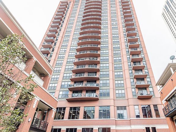 4th image of 330 N Jefferson St APT 1601