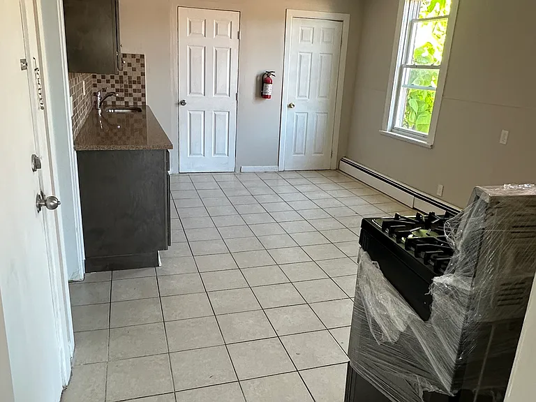144 N 8th St #1 — Photo 3