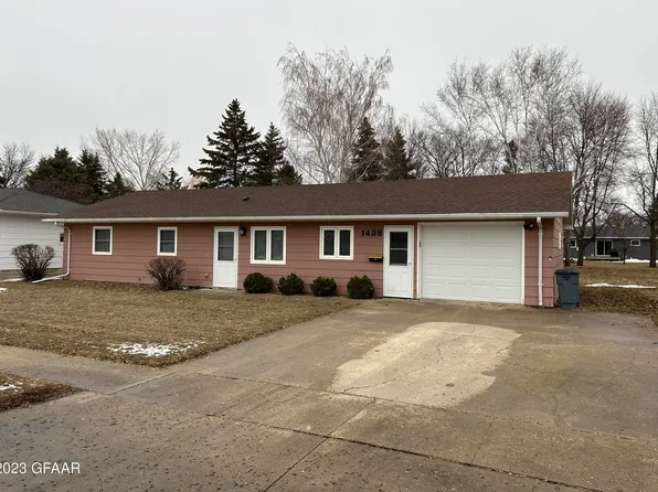 1438 Edgewood Ave, Grafton, ND 58237