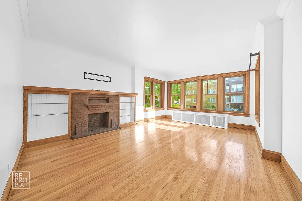 Building Photo - 4055 W Nelson St #1
