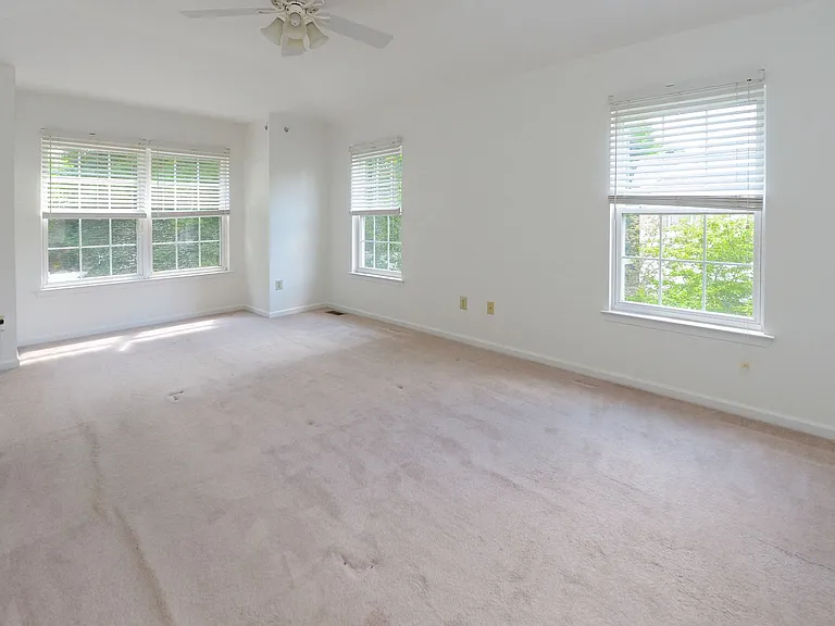 200 Rolling Hill Dr — Photo 22