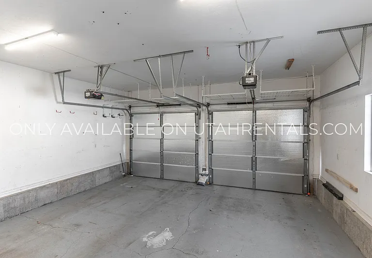 1595 S 50 W — Photo 30