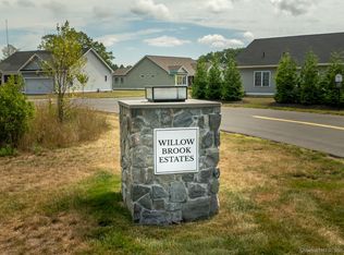 25 Willow Brook Dr #25, Plainville, CT 06062