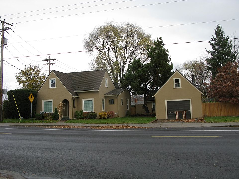 Front w/ garage