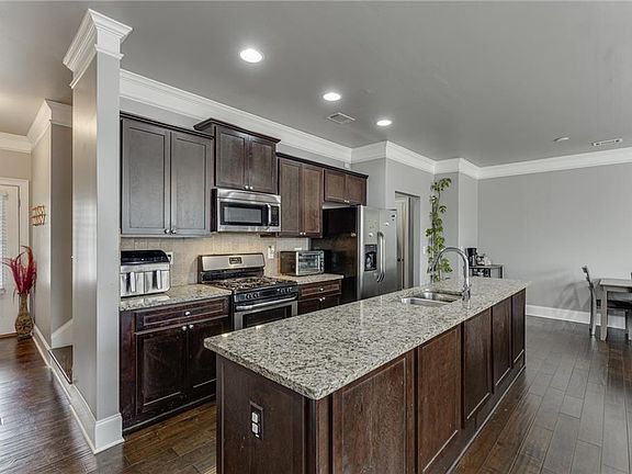 4th image of 2854 Jordan Oaks Ln #8