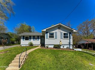 109 E Magnolia Ln, Oak Ridge, TN 37830