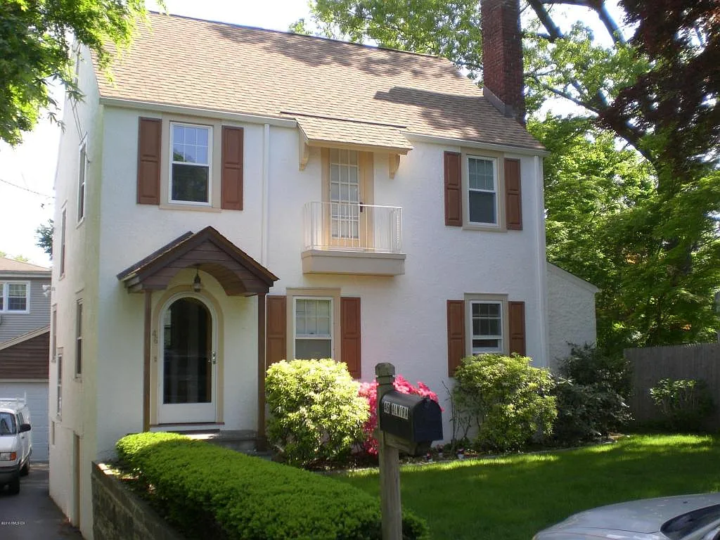 46 Almira Dr photo 1